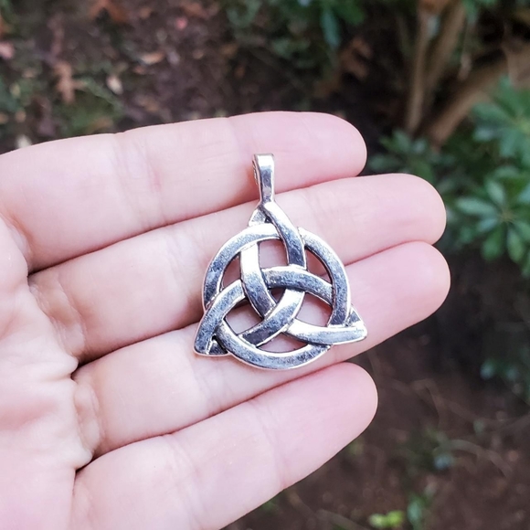 New Silver Celtic Triquetra Pendant - Picture 3 of 4
